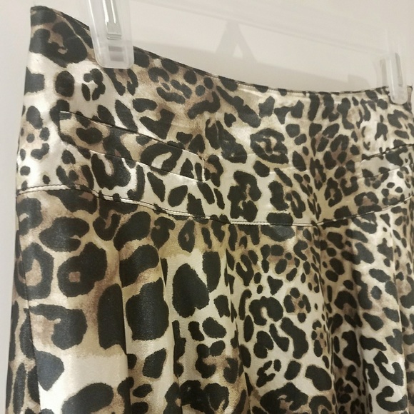São Paulo Silky Cheetah Print Skirt - Picture 2 of 7